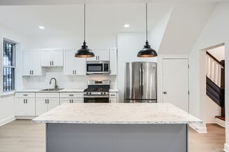 Building Photo - 5002 Elmer Ave