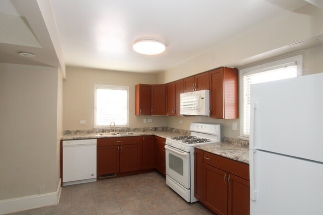 Building Photo - 17 W Crystal Lake Ave