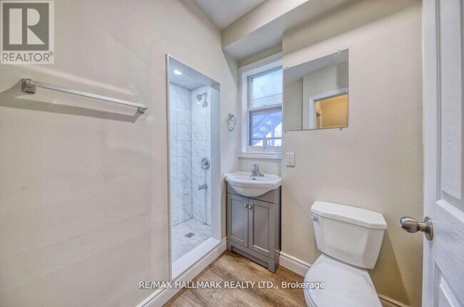 Photo du bâtiment - 46 Springhurst Ave