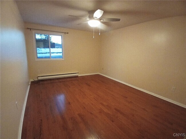 Foto del edificio - 494 Idlewood Blvd