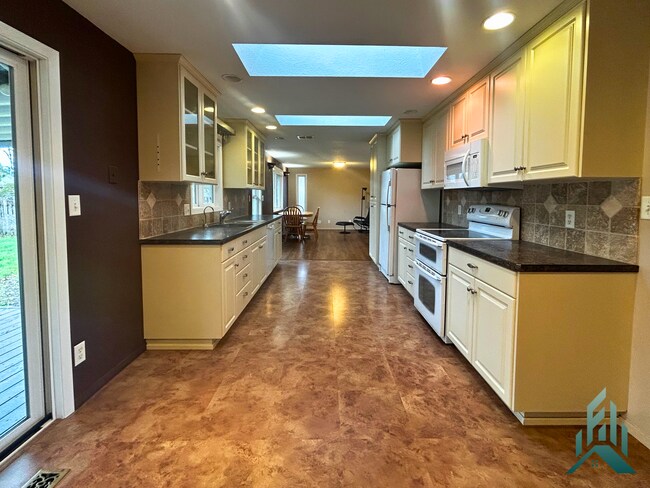 Foto del edificio - Amazing 3-bedroom, 1.5-bathroom Single-family Home