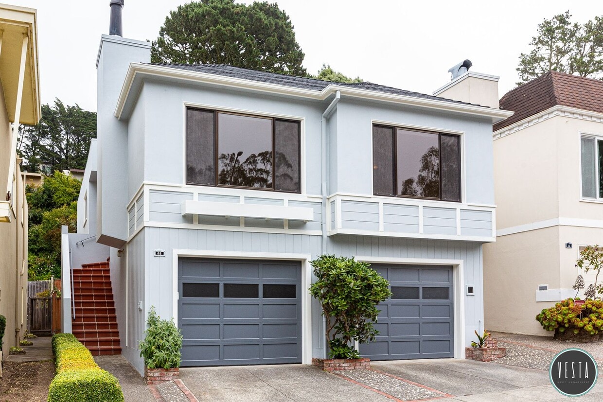 Foto principal - SPACIOUS MID-CENTURY 3BR HOME NEAR PORTOLA...