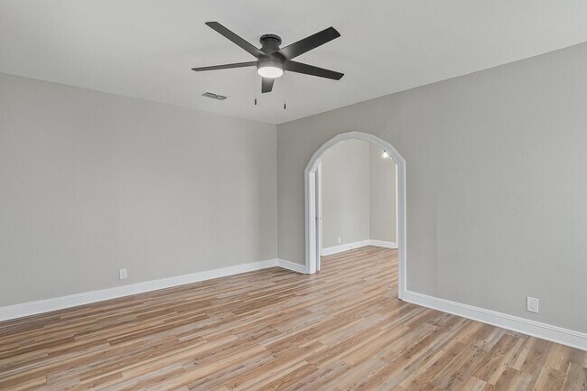 Foto del edificio - Highland Fully Remodeled 2 Bedroom Home
