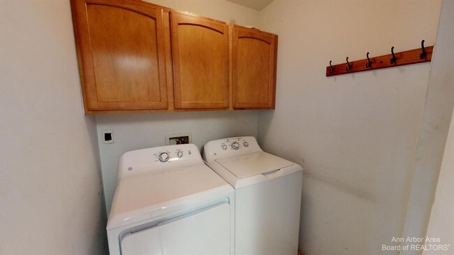 Building Photo - 2774 S Knightsbridge Cir