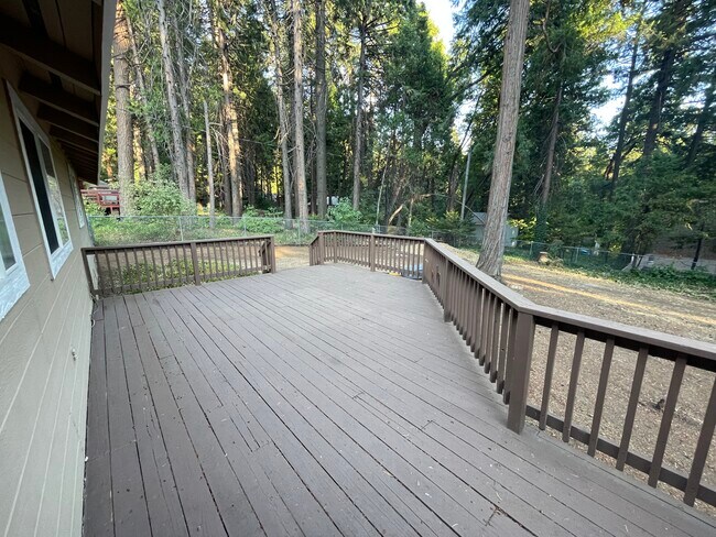 Building Photo - 6876 Ridgeway Dr