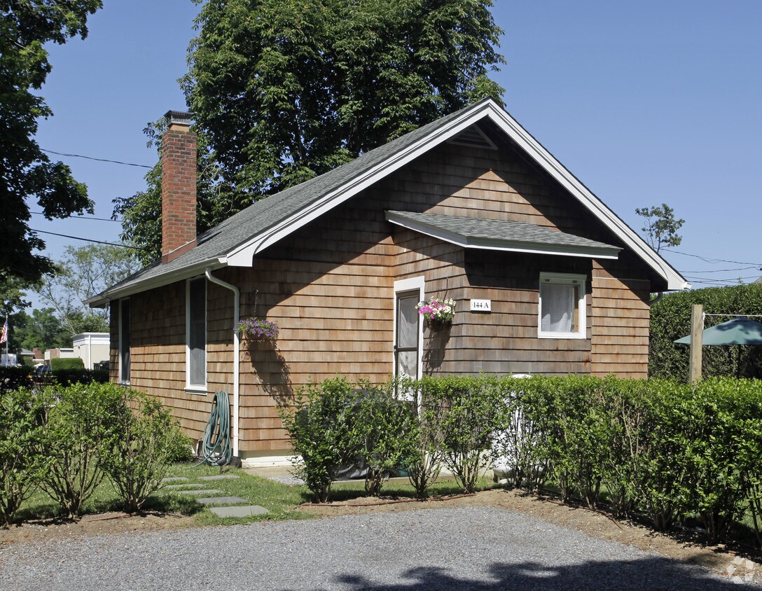 Primary Photo - 144 Maple Ln