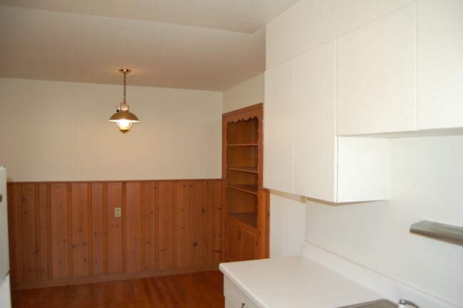 Building Photo - 2927 Linwood Ave