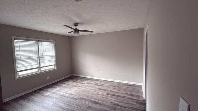 Foto del edificio - 136 Hudson Bridge Terrace