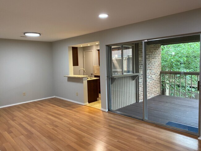 Building Photo - 5150 Amesbury Dr