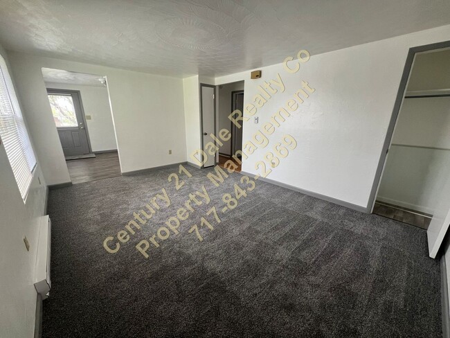 Building Photo - 3086 Staunton Ave