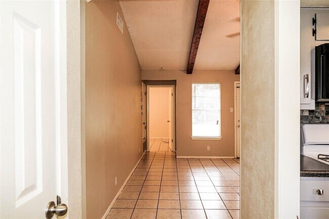 Foto del edificio - 308 Golden Oaks Dr