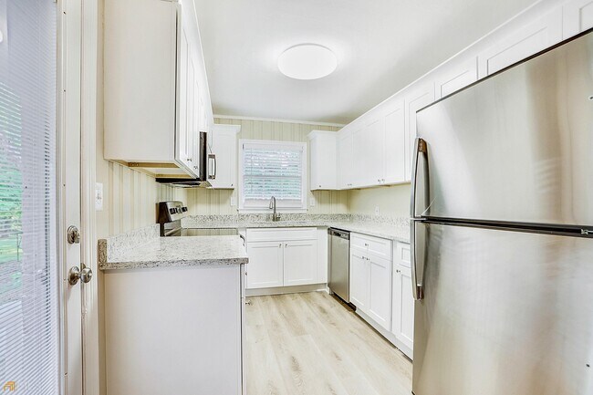 Building Photo - 8837 Elma St