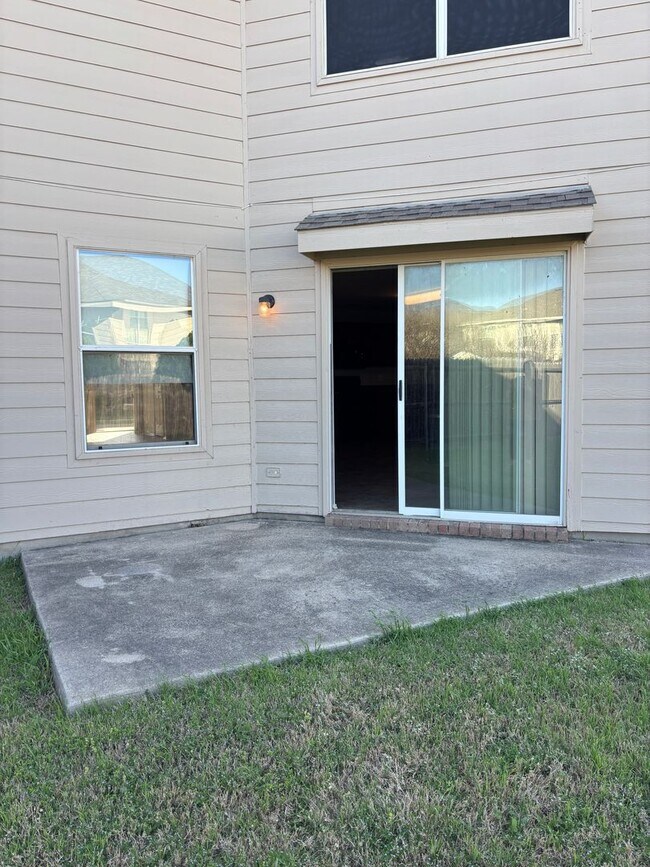 Foto del edificio - The Perfect Blend of Space & Location – 3 Beds Near Alliance-Perfect for Roommates!
