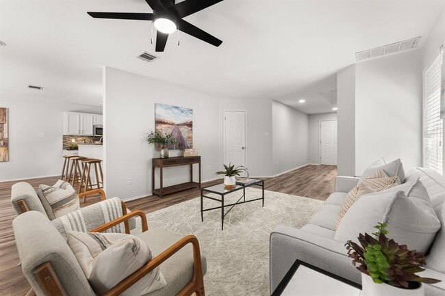 Foto del edificio - 1401 Wheatfall Ln