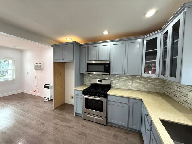 Foto del edificio - Beautiful spacious detached 2 bedrooms - 1...