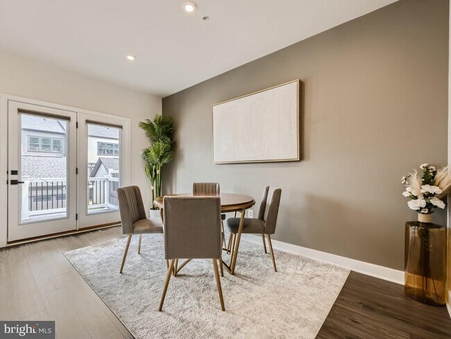 Foto del edificio - 6404 Falconwood St