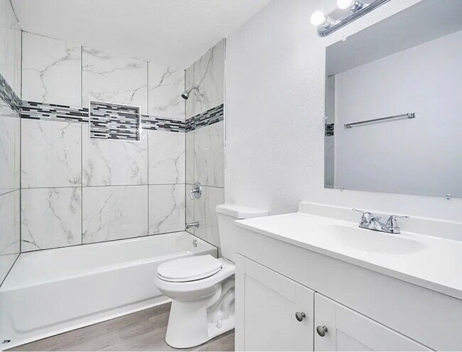 Foto del edificio - 2460 Hemlock St
