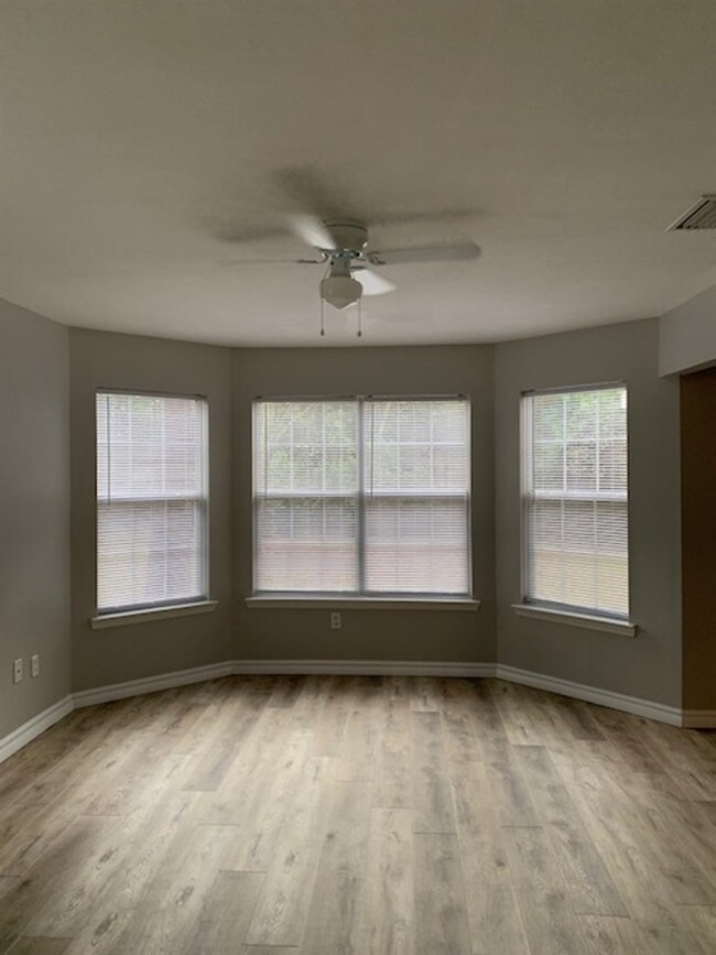 Foto del edificio - 8708 Perker Ln