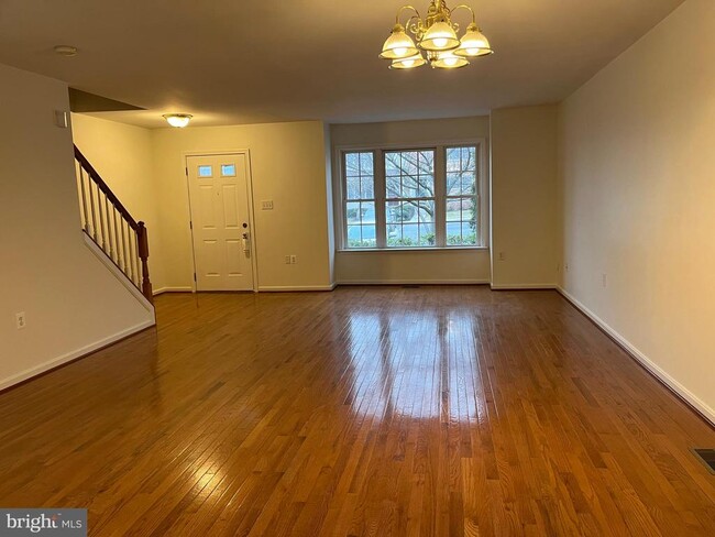 Building Photo - 20 Mabel Ln