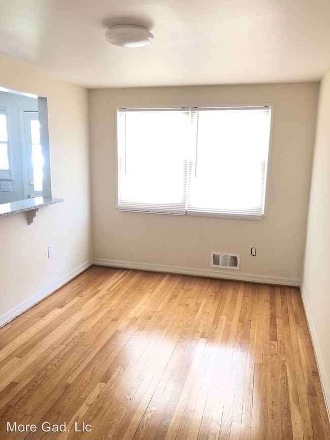 Building Photo - 3 br, 1 bath House - 1043 Foxridge Ln