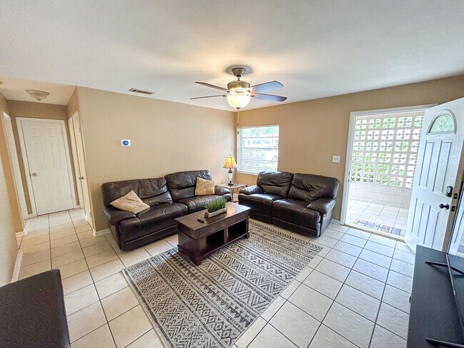 Building Photo - 3723 NW 45th St