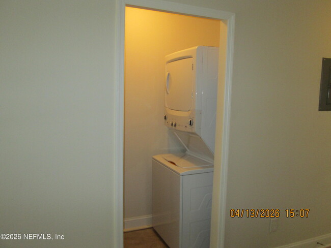 Building Photo - 1200 Bretta St