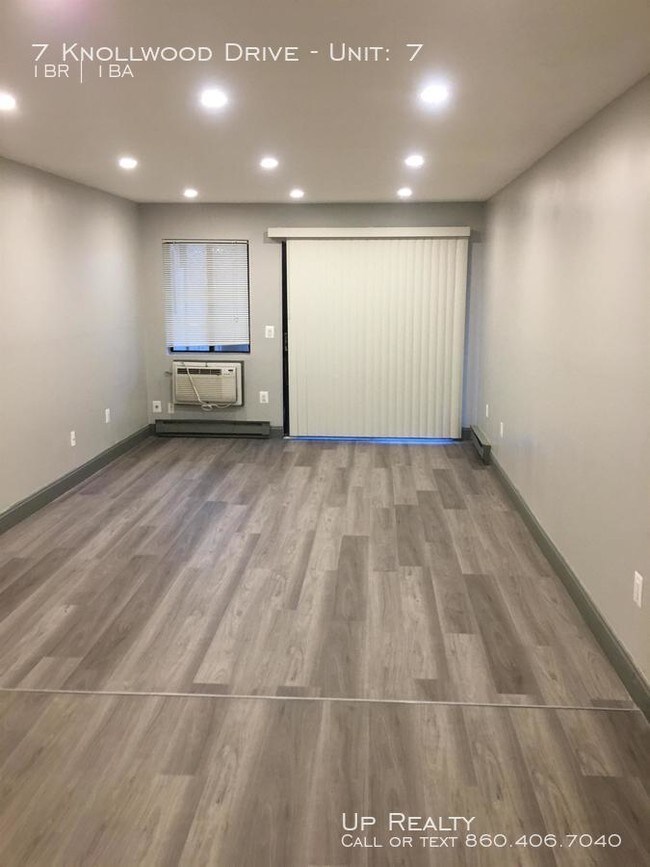 Foto del edificio - 7 Knollwood Dr