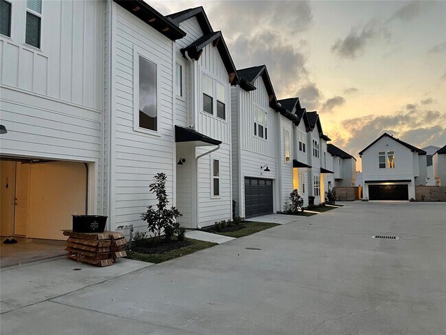 Foto del edificio - 8919 Knoll Villas St