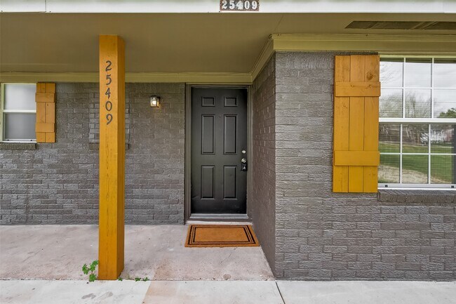 Foto del edificio - 25409 Pebble Dr