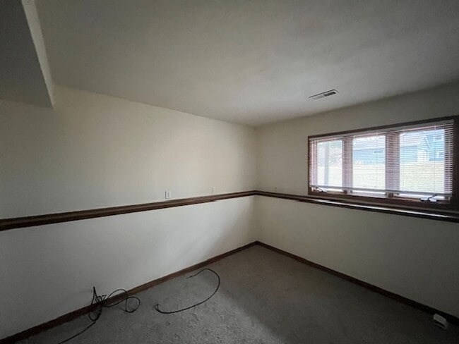 Building Photo - '001