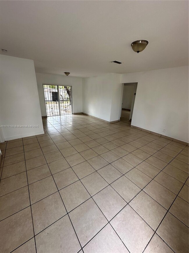 Photo - 210 NW 18th St House