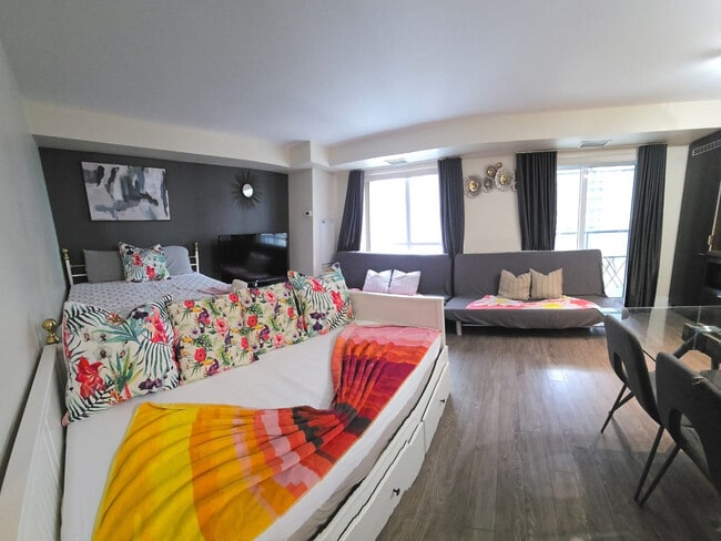 Building Photo - 300 Front St W