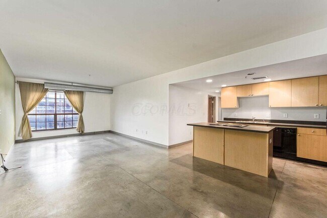Foto del edificio - 767 N High St