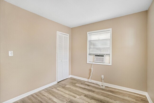 Foto del edificio - 2 bedroom 1 bath with porch