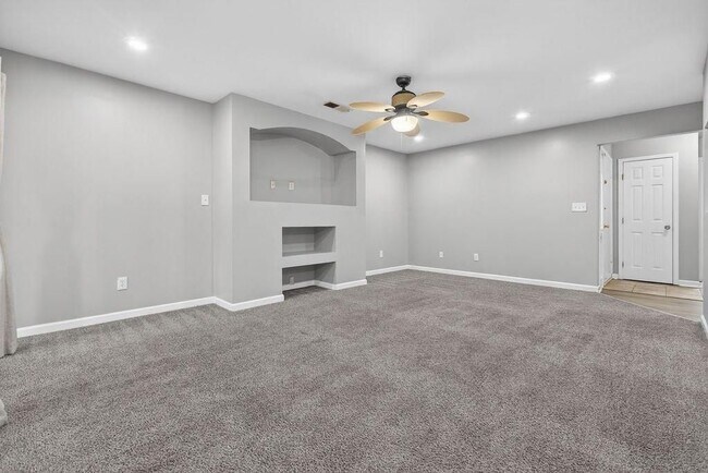 Building Photo - 3575 Oakvale Rd
