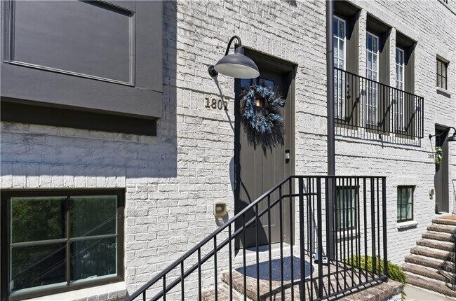 Foto del edificio - 1801 Huntington Hills Ln NW