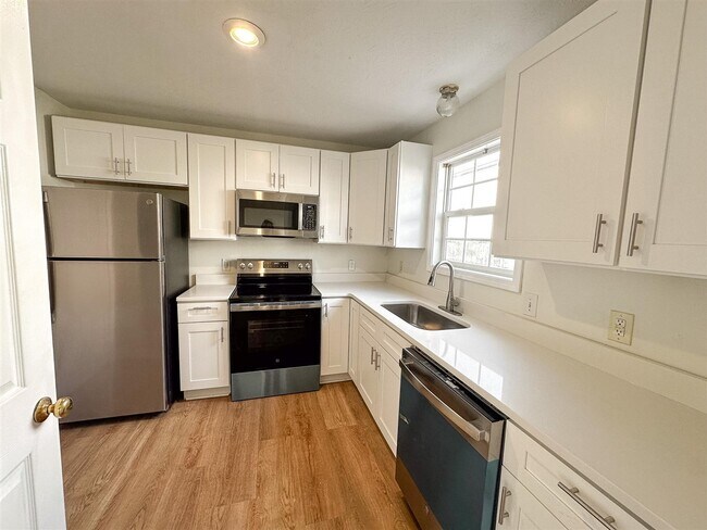 Foto del edificio - 1225 N Lee Dr