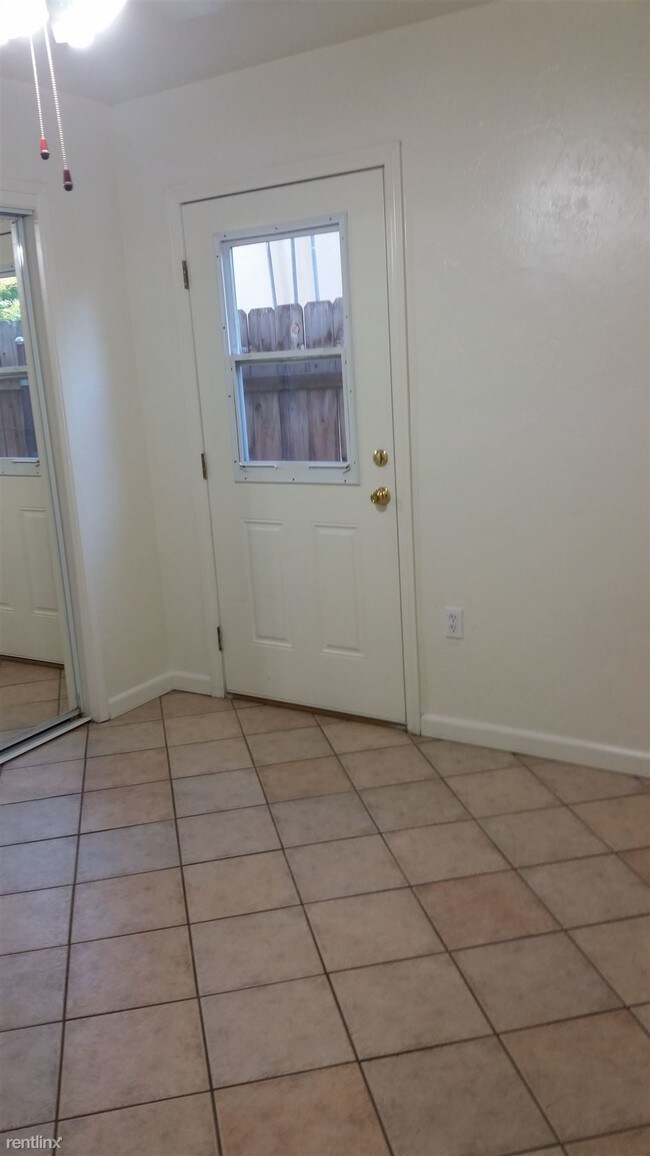 Foto del edificio - 4425 1/2 Rosebud Ln