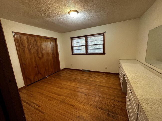 Foto del edificio - 713 Fowler Rd