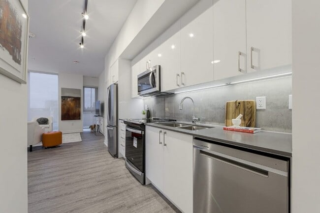 Building Photo - 2215 Sheridan Park Drive