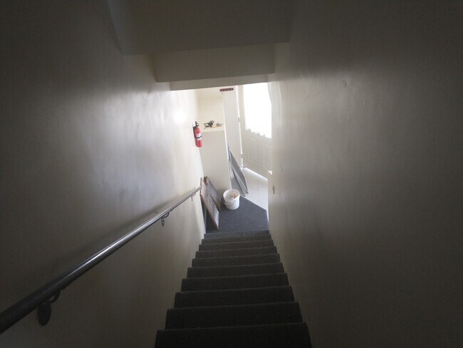 Foto del edificio - 1329 W 29th St