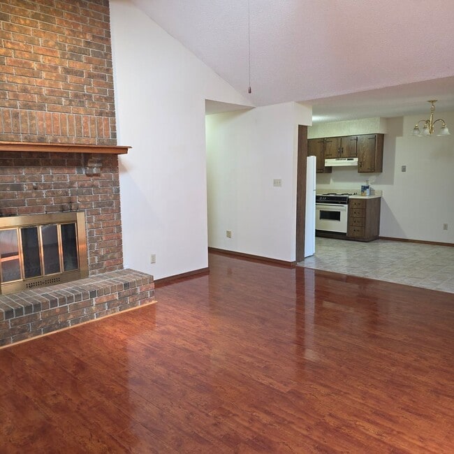 Building Photo - 436-436 E Redwood St