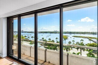 Building Photo - 529 S Flagler Dr