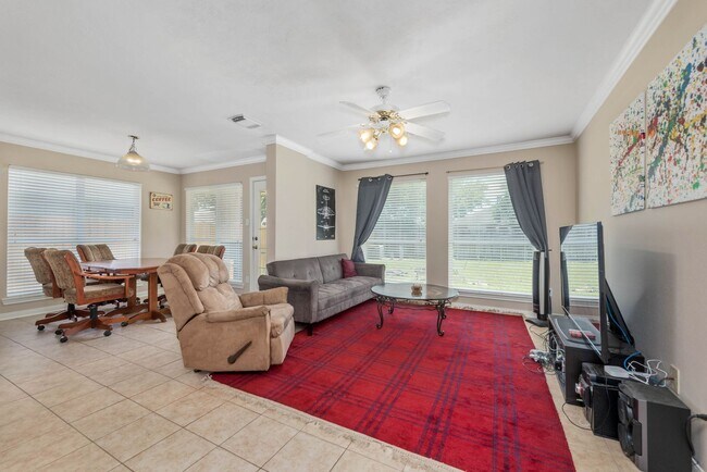 Foto del edificio - AUGUST 2026 PRE-LEASE!! COME TOUR THIS AMAZING 4 bed, 4 bath Home!!