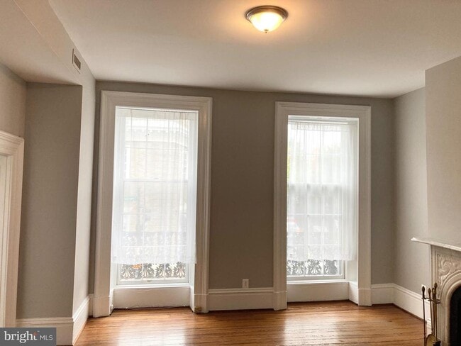 Building Photo - 1338 Wisconsin Ave NW