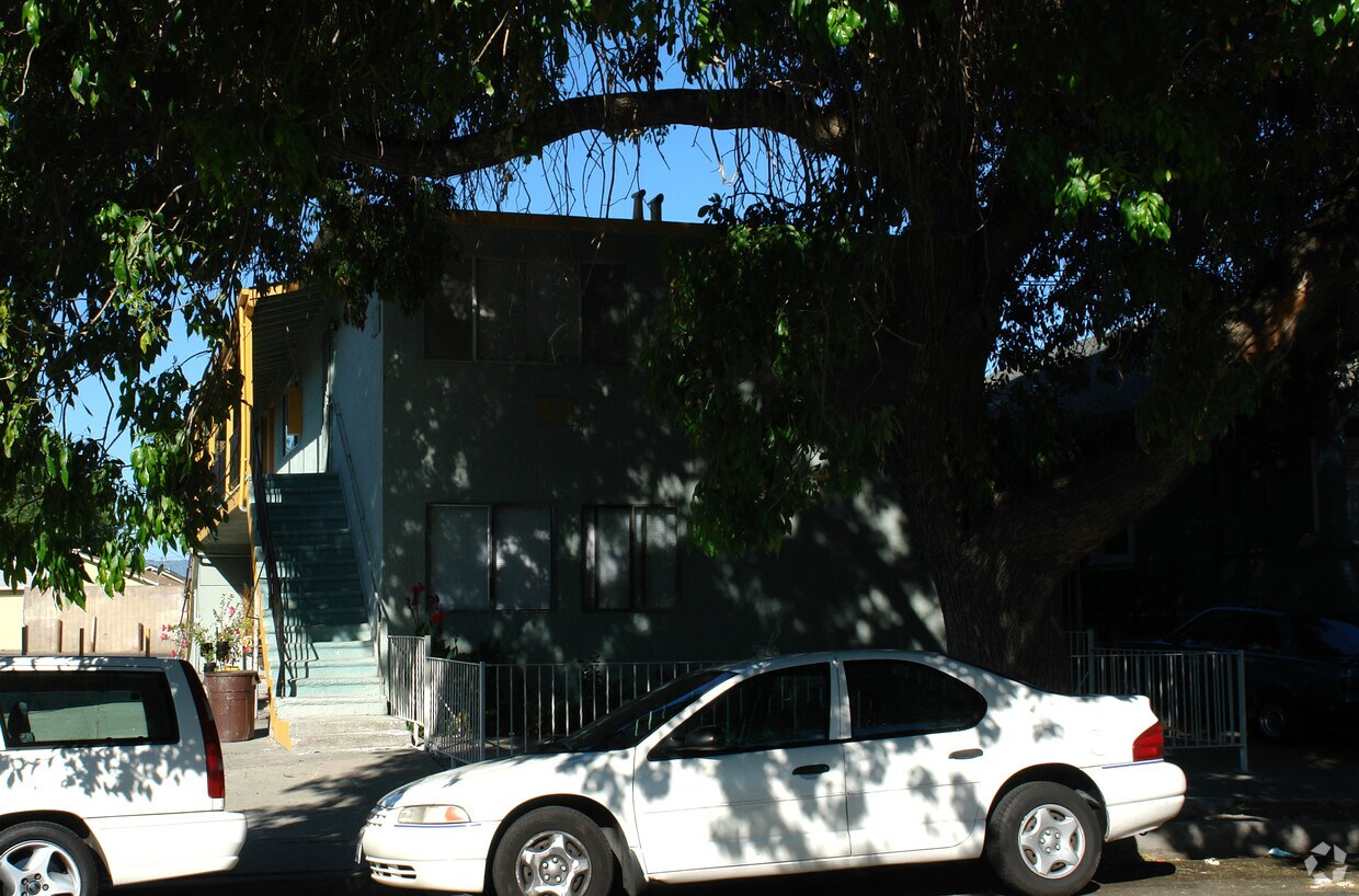 Building Photo - 1241 Plum St