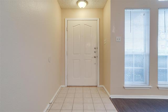 Building Photo - 916 Gordon Oaks Dr