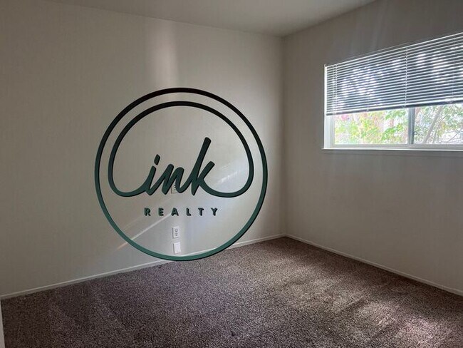 Building Photo - Ranchos Duplex for Rent