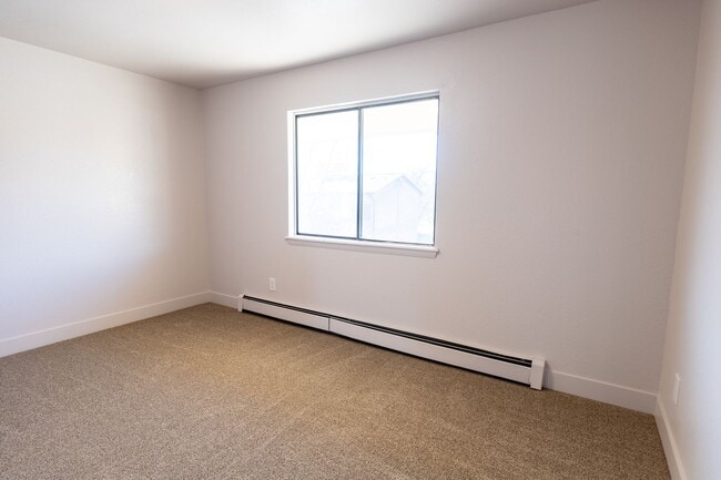 Building Photo - 487 Tracy Dr