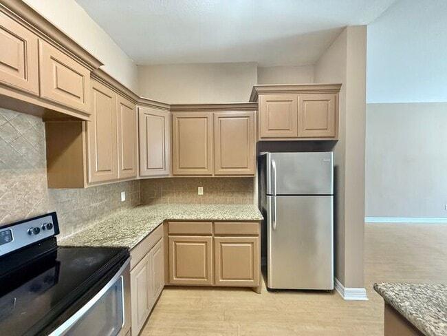 Building Photo - 4 Bedroom 3.5 Bath Duplex in East Tyler!